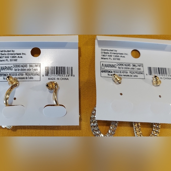 D'Bello FAUX PEARL & GOLD PIERCED HANGING EARRINGS Set of 2 - Picture 7 of 8